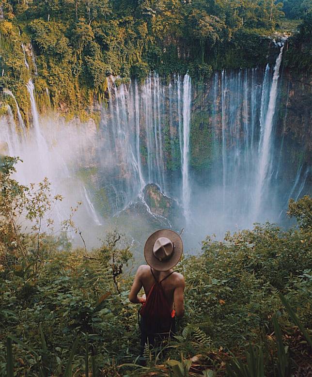 10 Air Terjun Indonesia yang Kekinian, Murah, dan Instagramable