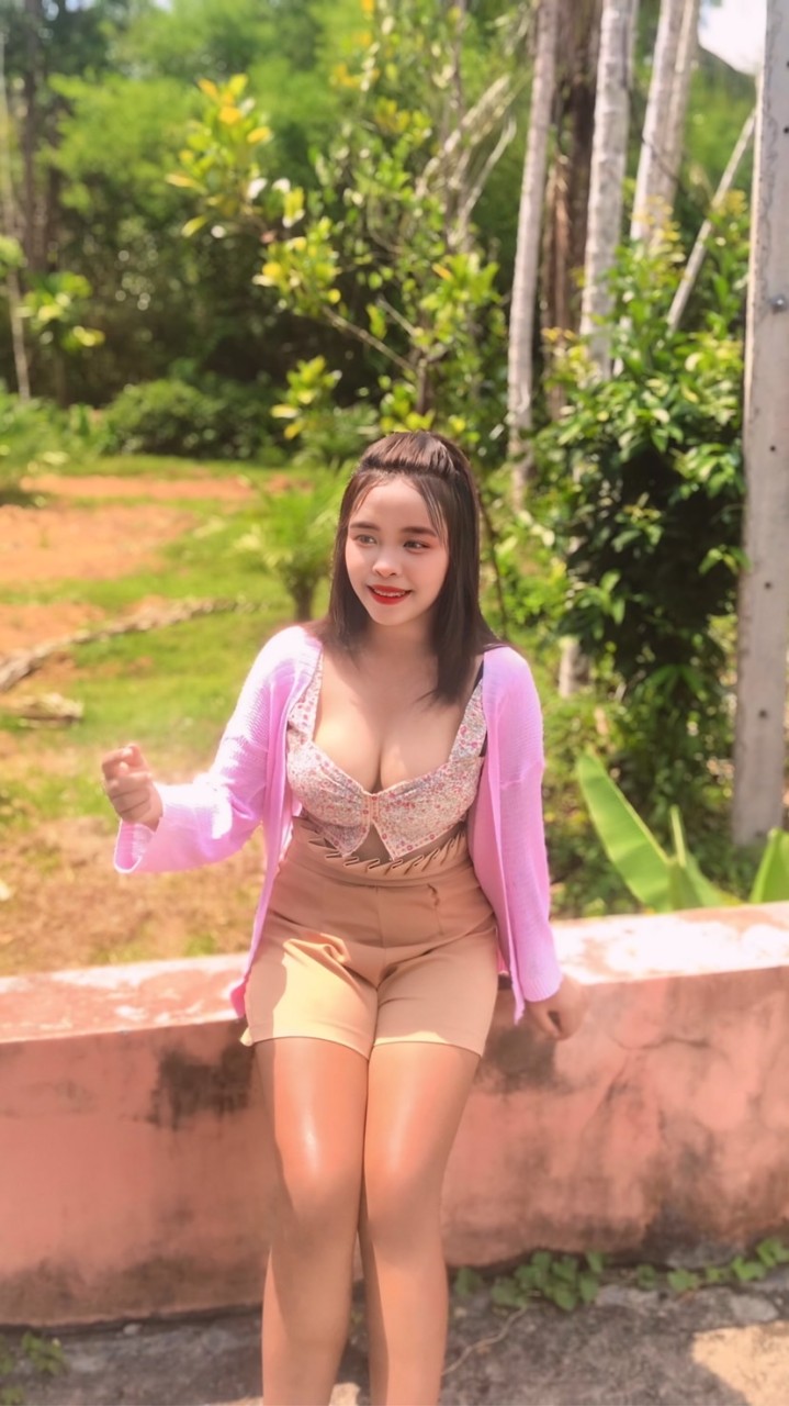 ตัวแทนเสื้อผ้าร้านลี่🧚🏻‍♀️