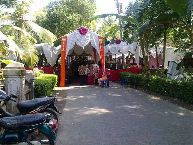 perkawinan menutup jalan umum via Google Images