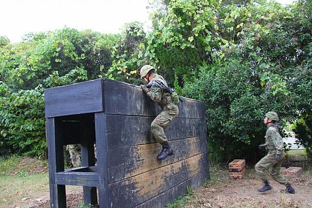 喵現身訓練場 自衛隊成員秒變貓奴 Nownews寵毛網 Line Today