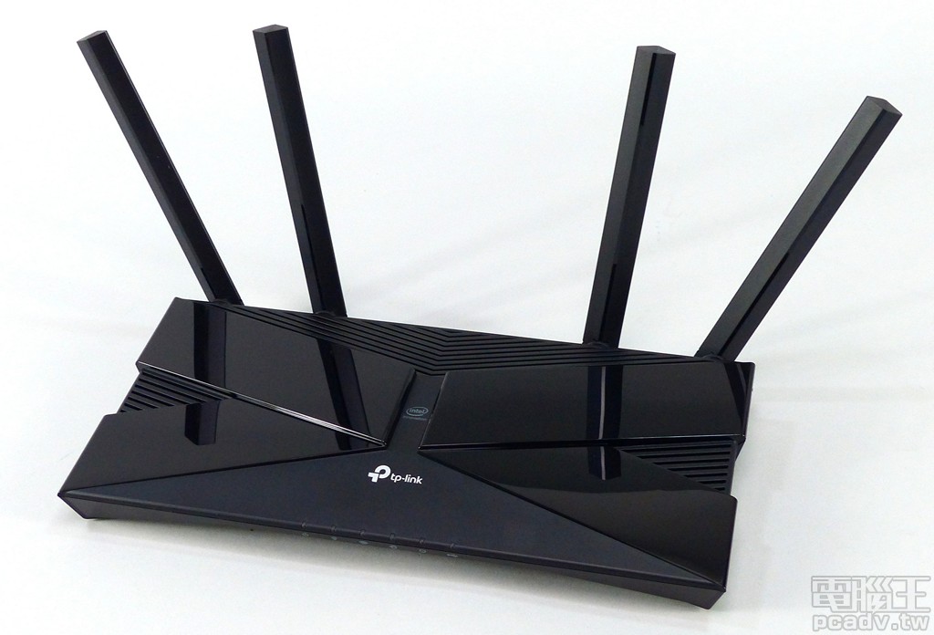 ▲ Archer AX50 與下一階 Archer AX10 啟用新版外觀設計，方形機身飾以平行四邊形、三角形變化。