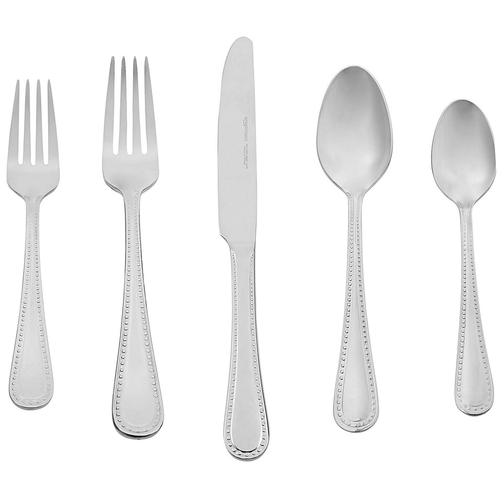 Suitable for everyday use or special occasions, the set makes a great choice for an apartment, cabin