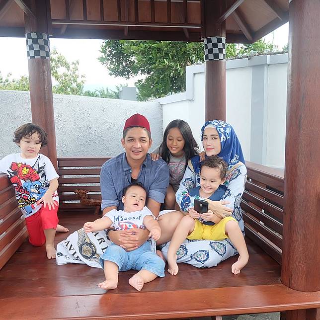 9 Artis Ini Punya Anak Lebih dari Tiga, Rumah Makin Rame Deh