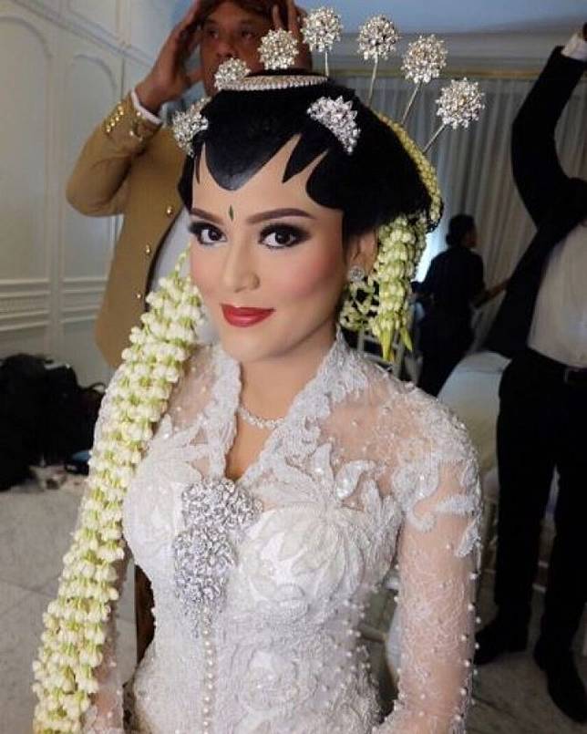 Ines Titi Sari