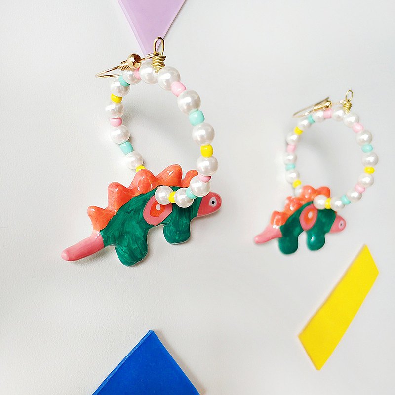 材質:陶泥，樹脂，黃銅，醫用不鏽鋼針（防過敏） （可改耳夾）