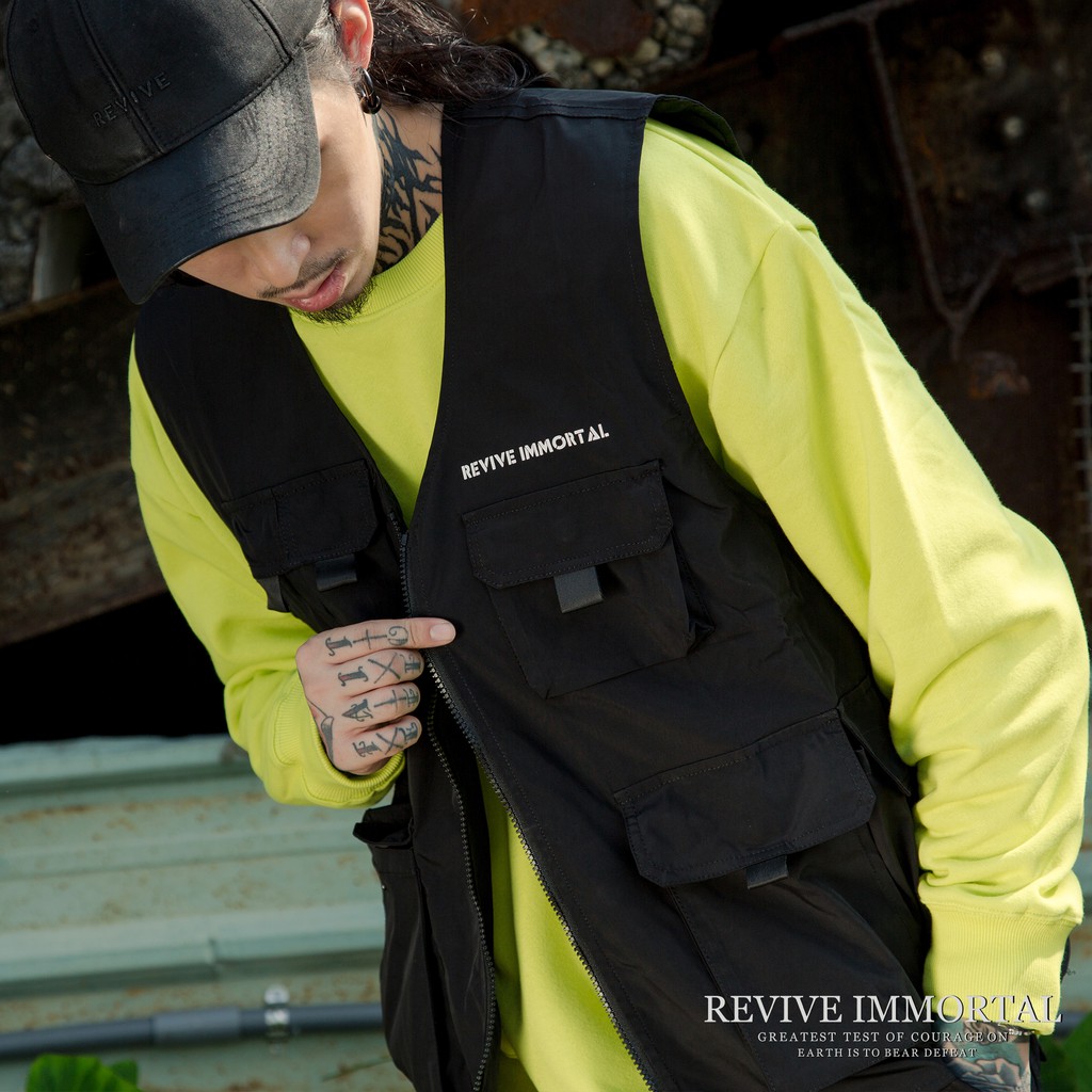 Revive 形象字 戰術 背心黑M / L 100% cotton 聯繫電話 : (02)2767-0604 營業時間:下午1400-2300 店面地址 : 台北市永吉路443巷11弄1-2號 IG