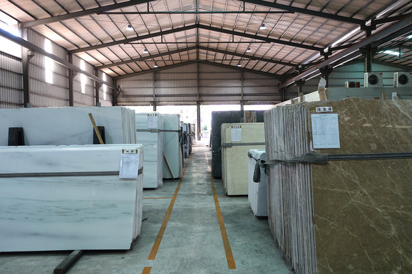 銀狐大理石-八里聯利石材，大理石材推薦，翡翠、瑞士白大理石，白色系大理石，電視牆、玄關、浴室、檯面適用大理石，有礦山自產自銷的大理石材廠推薦