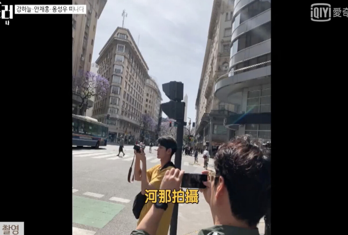 韓劇男神「拍照方法」！玄彬「紮馬步」幫孫藝珍拍照，李準基很俏皮，李棟旭自拍好頭痛