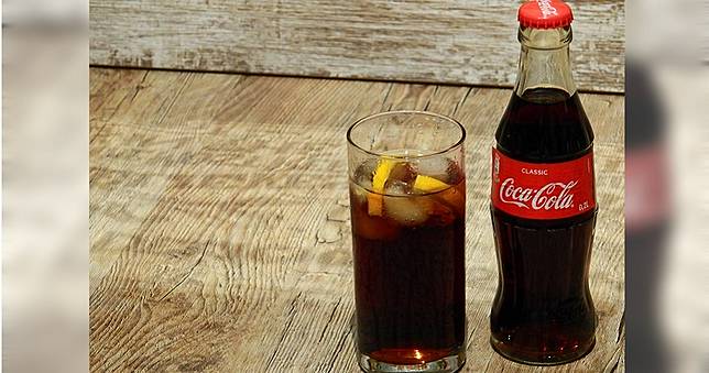 每天狂灌5公升可樂！妙齡女爆瘦20公斤　醫師檢查結果驚人