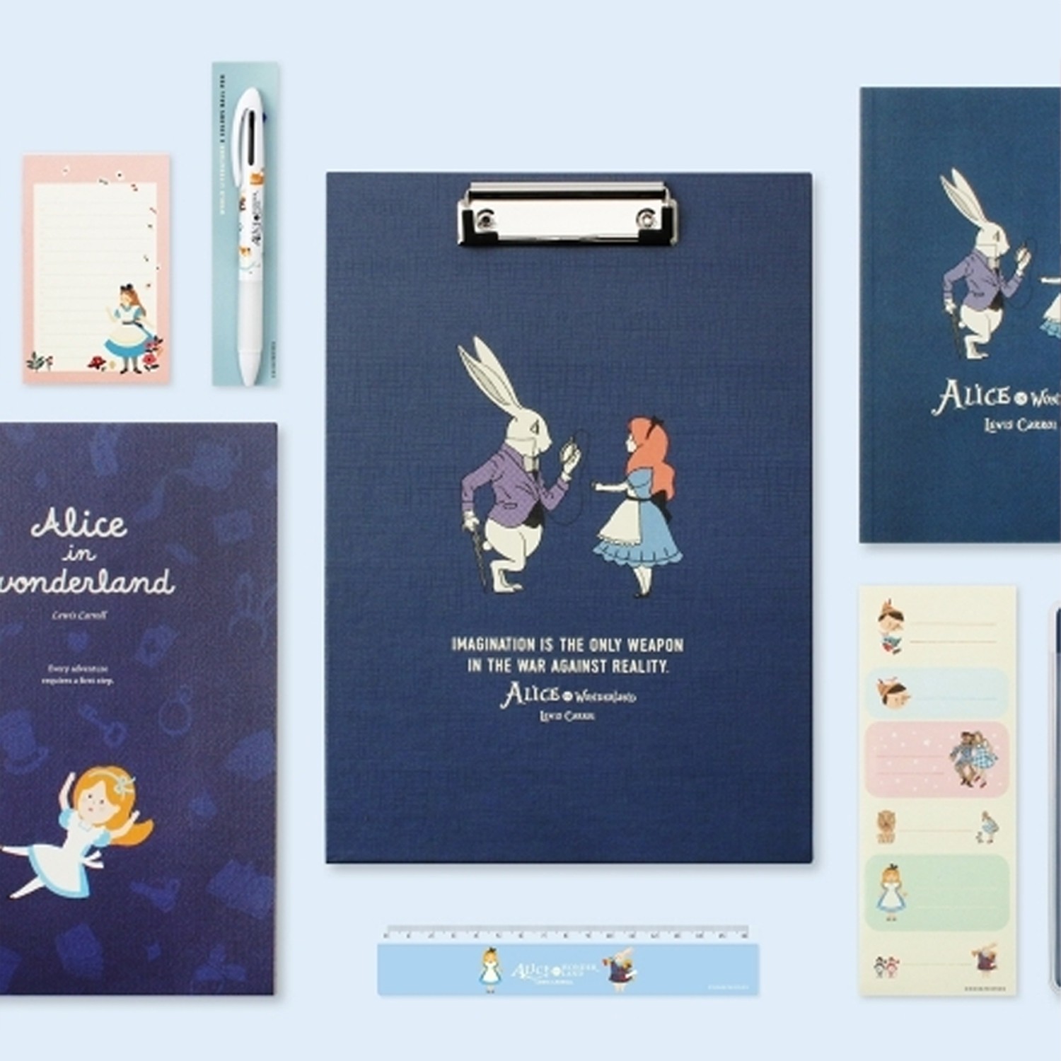 正韓製造｜韓系質感文具。世界名著文本主題設計。手繪溫暖風更添溫馨感;韓系簡約質感居家擺飾｜世界名著文本設計，讓整個家變得氣質文青～手繪感溫暖畫風，居家擺飾也能增添許多溫馨感！