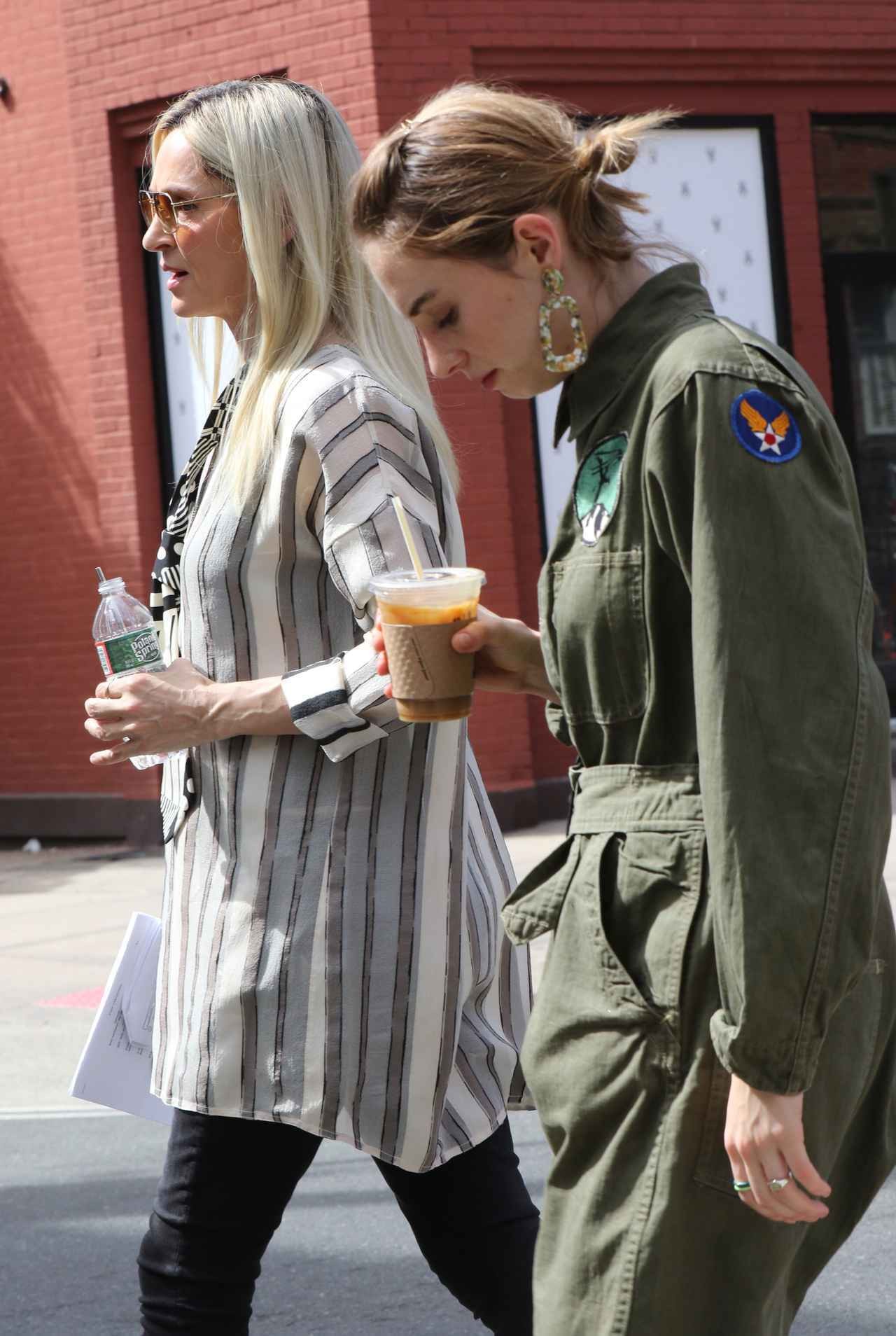 マヤ ホークが遂にユマ サーマンと共演 現場で親子らしい2ショットをキャッチ フロントロウ