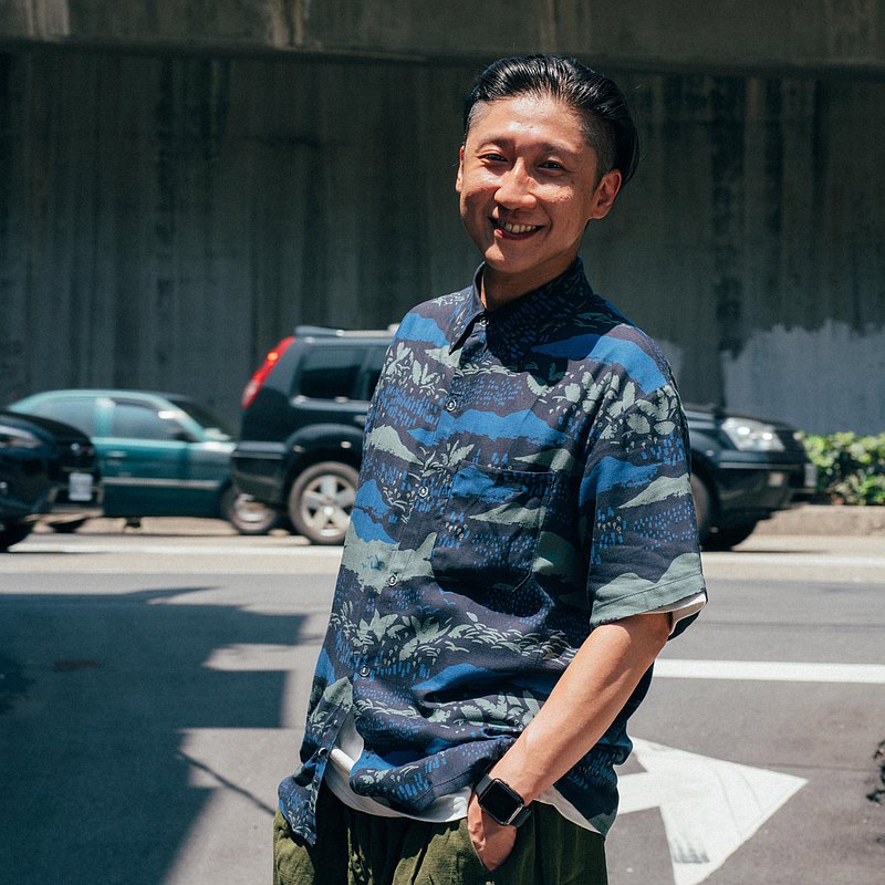 短袖襯衫-男裝/雜花/縱谷暗藍黑