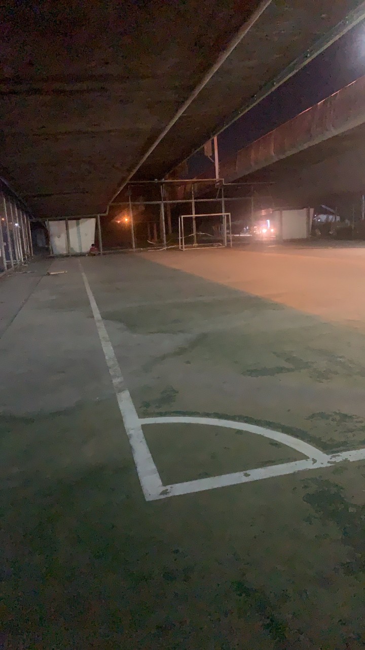 ฟุตซอลใต้สะพานราม5