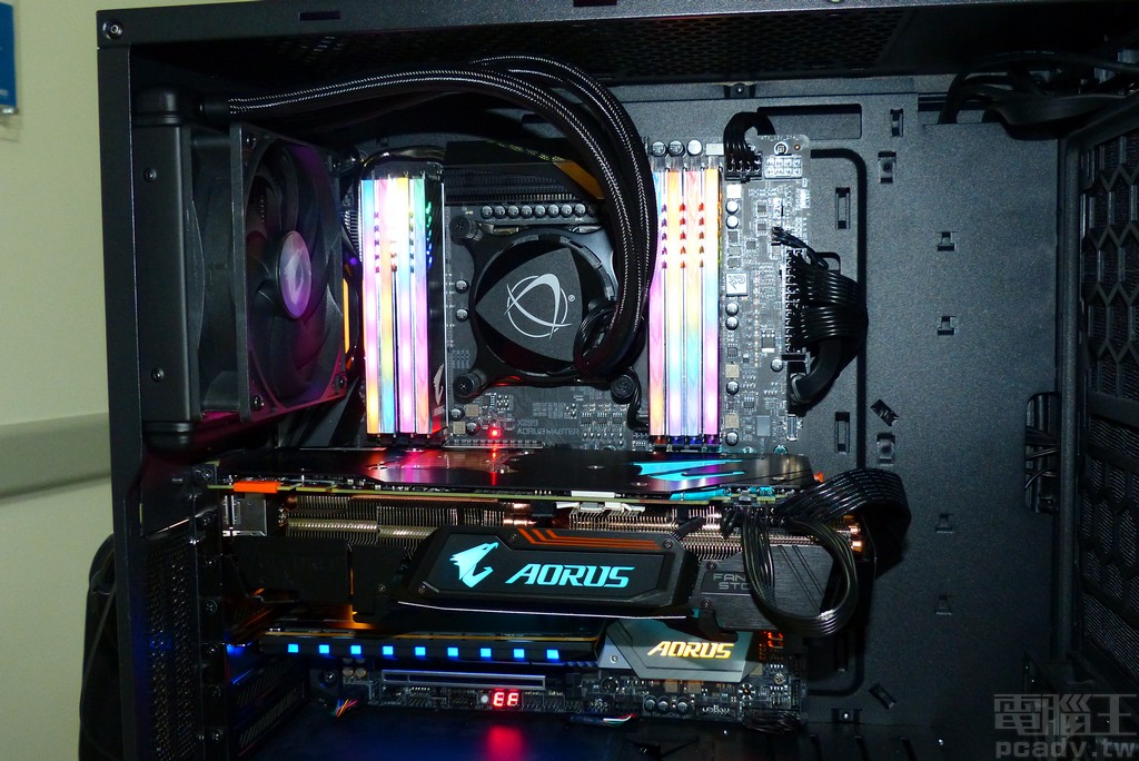 GIGABYTE 則以 X299 AORUS <a href=