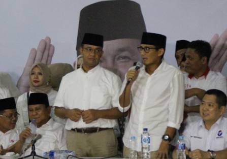 Anies-Sandi memberikan pidato kemenangan di DPP Partai Gerindra, Rabu (19/4). Foto oleh Diego Batara/Rappler