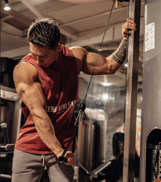 Jin氏プロデュースのムキムキシャツで筋トレのモチベーション爆上げ マッチョシャツ Maduro Online