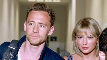 你一定要坐下來細心聆聽他的剖白！Tom Hiddleston 首開腔解釋為什麼會穿上「I  TS」小背心！