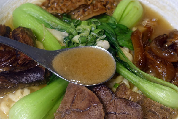 南京復興牛肉麵-神仙牛肉麵+GTD手搖飲，台北中山長春路好吃牛肉麵，台北牛肉麵外送，牛肉、麵條、湯頭都好吃的中山區牛肉麵(含神仙牛肉麵菜單)