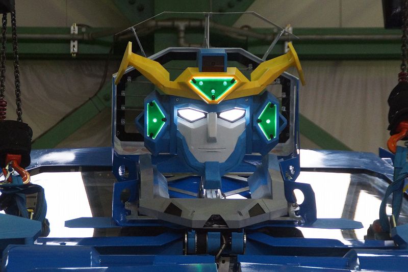 別忽視日本人打造變形金剛的決心！這是一款可以變成車子的「魔動王」