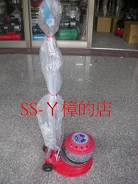 地板洗地,打蠟專用機器,清潔好幫手. nn機器本身已有附一個塑膠刷,其餘配件須加購.