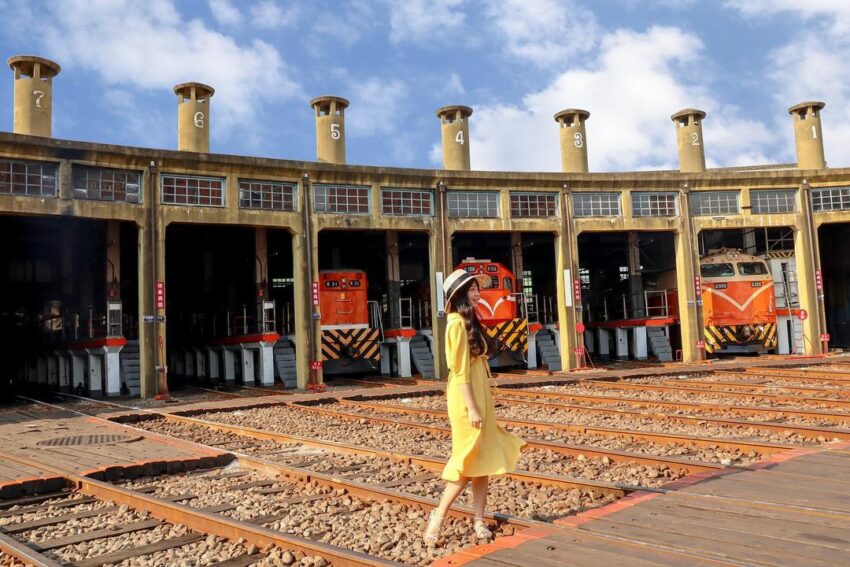 彰化扇形車庫 彰化扇形車庫｜鐵道迷必朝聖景點，全台僅存扇形火車車庫100歲囉！ 1 2022