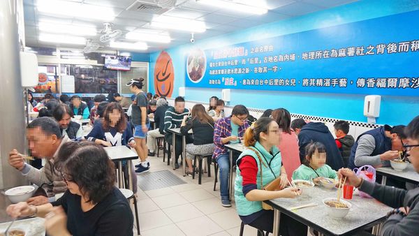 【台北美食】楊后庄排骨酥麵-饒河夜市裡人潮滿滿的超人氣美食