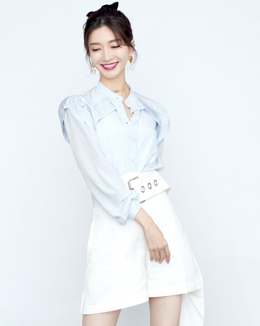 右滑圖片～看江疏影穿搭重點！