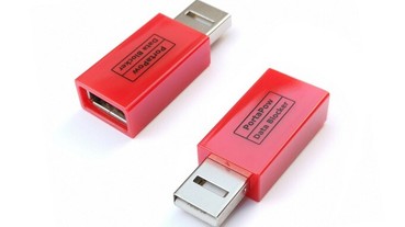 害怕手機於機場、公共場合 USB 充電時被入侵嗎？PortaPow USB 資料阻斷器與老線材派上用場