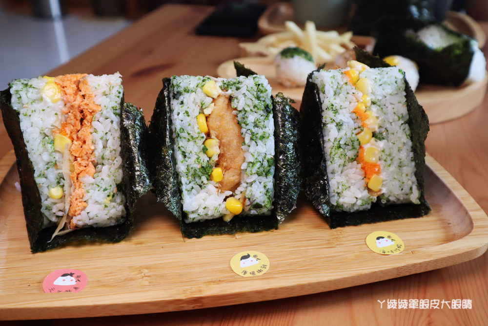 新竹竹北早餐推薦必吃！米八手作飯糰，比超商御飯糰還要大兩倍的巨無霸三角飯糰