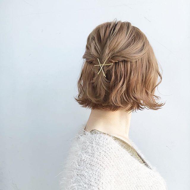 公主頭鮑伯造型：用髮夾裝飾