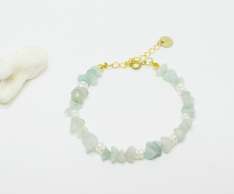 可以減緩飾品的氧化現象。 任何飾品要延長壽命大多都不建議帶著洗澡(接觸清潔用品),尤其不能泡溫泉！ -金屬材質(金/銀/銅/合金)長時間配戴接觸水/空氣/汗水/化妝品/化學藥劑...等，容易導致氧化褪