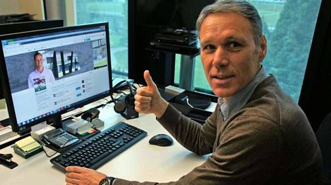 Van Basten Usulkan Aturan Offside Dihapus