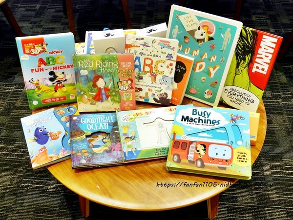 【台中烏日】大野狼國際書展 #TCIEC 臺中國際展覽館 #免門票 #200萬本書籍 #貼紙書 #奇幻投影AR立體書 #兒童外文書 #3D立體書 (42).JPG