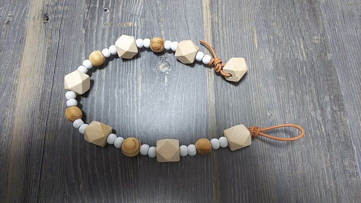 100均のビーズを通せばすぐ完成 さりげないアクセントになるカーテン留め Roomclip Mag