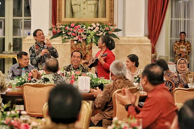 Jokowi Bids Farewell To First Term Cabinet Members Aides