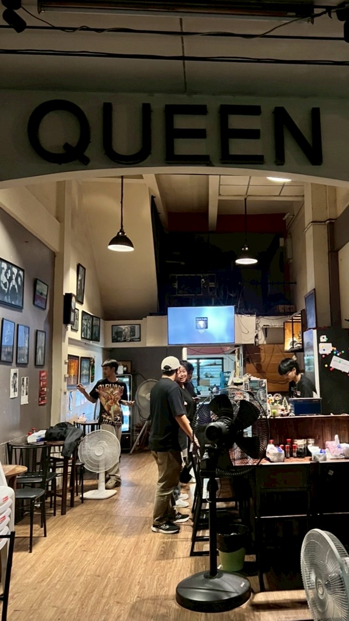Queen bar.