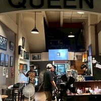 Queen bar.