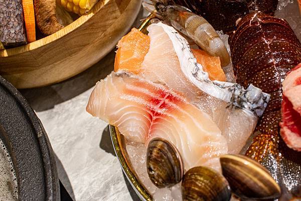 【桃園美食】嗑肉石鍋-什麼!?和牛龍蝦火鍋只要599元就能吃到！CP值爆高的火鍋店