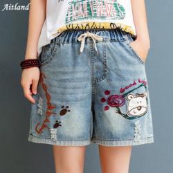 ◎高腰五分褲方便不尷尬|◎刺繡刷破流行元素|◎居家休閒旅遊皆適宜品牌:JimmyWang品牌定位:流行品牌品牌國家:台灣種類:褲子款式:短褲適穿性別:女生顏色:藍色系適穿季節:春夏流行元素:刺繡主材質