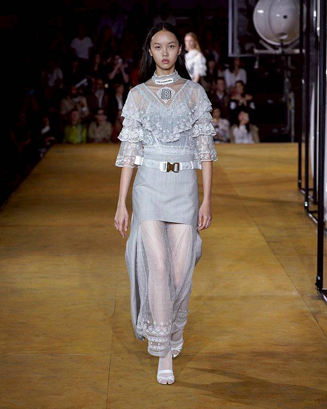 ส่องประวัติสาวแจนใบบุญ นางแบบไทยคนเดียวที่ได้ขึ้นเวทีสุดปัง Burberry ลอนดอน  แฟชั่น วีค | Spiceee.net | LINE TODAY