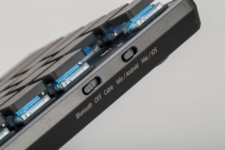 有線與無線模式，以及不同系統之間的使用，都是透過實體開關來切換。