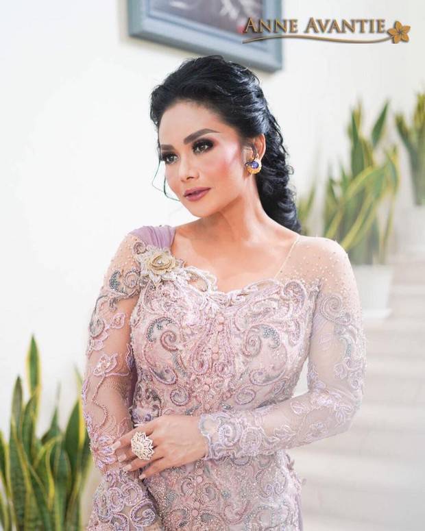 Kebaya Krisdayanti/instagram/anneavantieheart