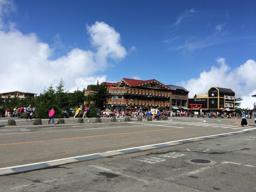 踏上富士山不用辛苦攀爬，直達五合目巴士讓您輕鬆上山！ 5