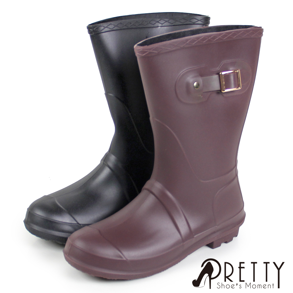 防水材質打造，雨天最佳選擇金屬扣飾結合鞋邊壓紋設計素面百搭，造型不單調買超過2雙選擇超取者請分別下單此鞋款為正常版型
