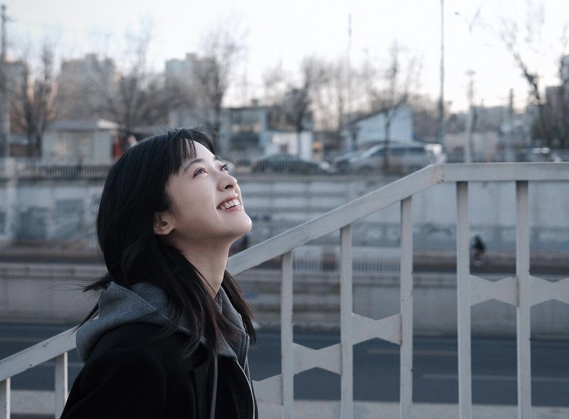 「沈月」的元氣少女感拍照教學：跟著沈月拍出自然又上鏡的美照！