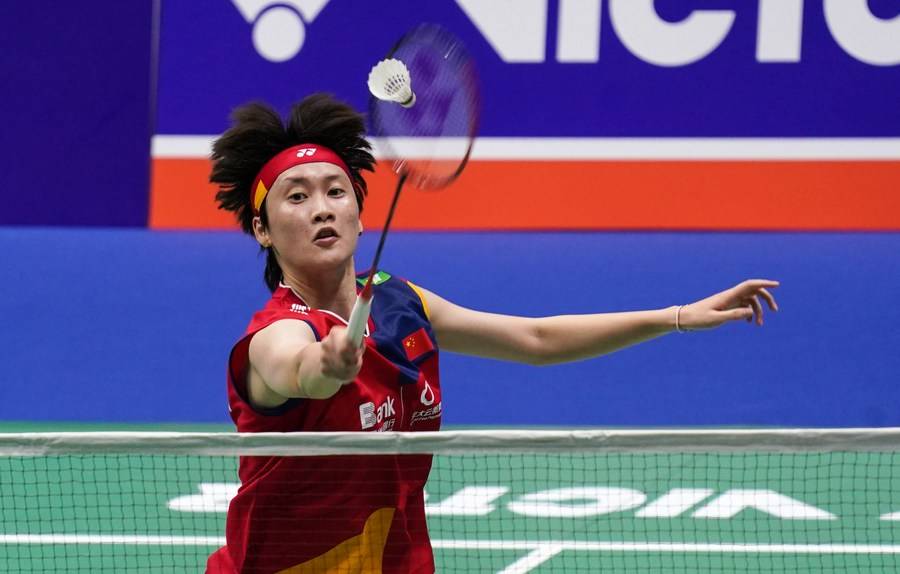 Akane Yamaguchi of Japan competes against Chen Yufei of China in their  women's single badminton quarterfinal match during the 2018 Asian Games,  offici Stock Photo - Alamy