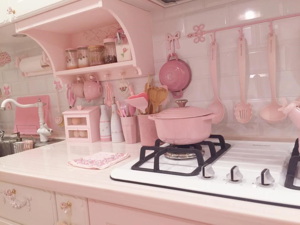 網友小美將住了24年的老屋重新整修，喜愛粉紅色及烹飪