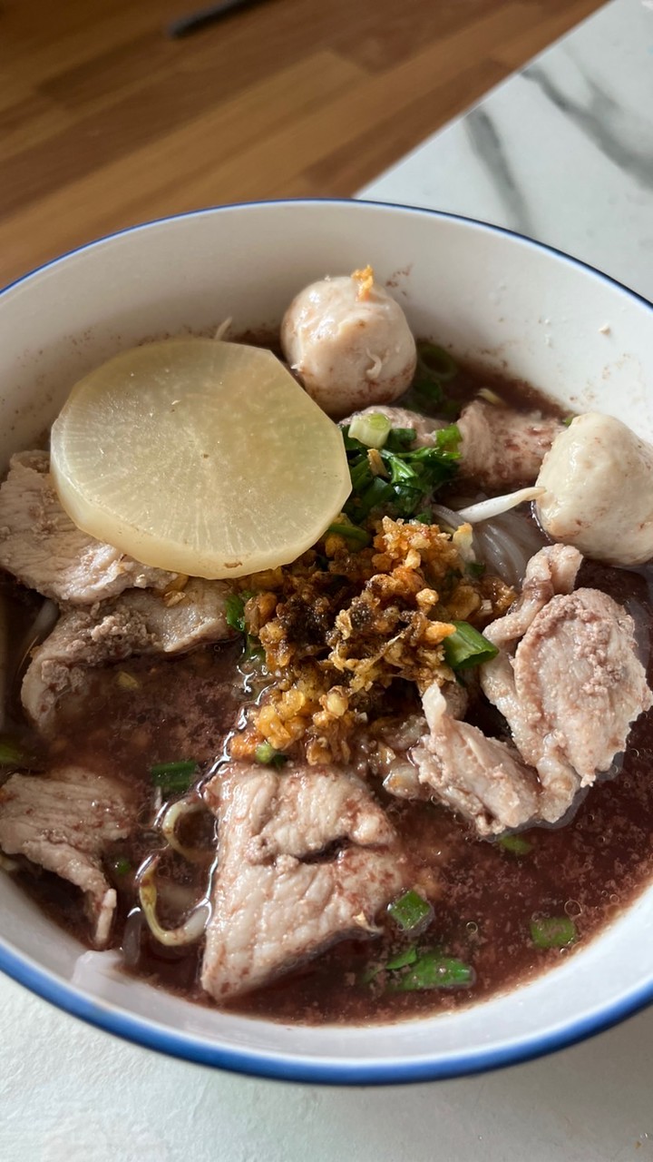 นะ.แนน ก๋วยเตี๋ยวหมูน้ำตก🐷🍜