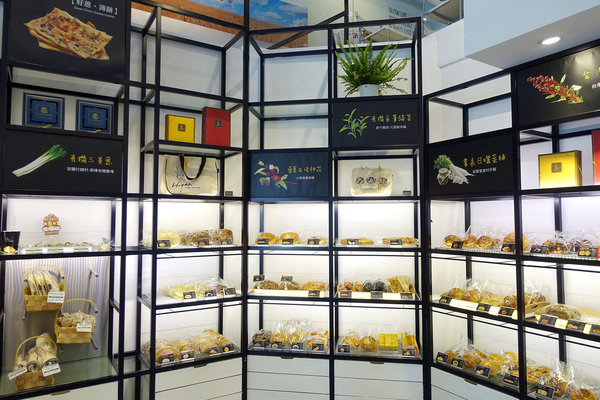 哈肯舖淨生吐司、桑葚優格吐司，使用聯華潔淨認證麵粉，成分天然、八大無添加，嚴選好食材低溫發酵手感烘焙，安心美味的生吐司