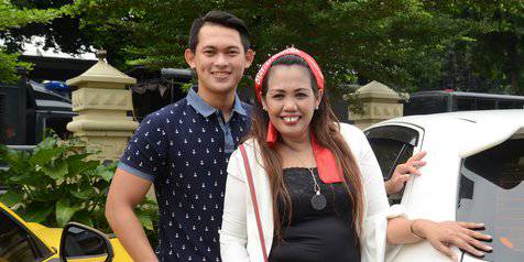 Elly Sugigi dan Irfan Sbaztian © KapanLagi.com/Muhammad Akrom Sukarya